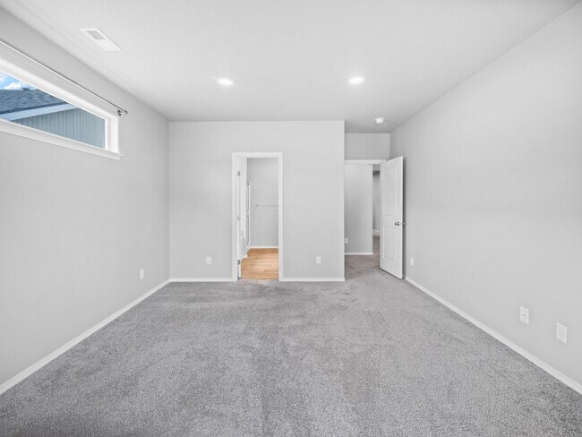 Building Photo - 13519 E Olympic Ave