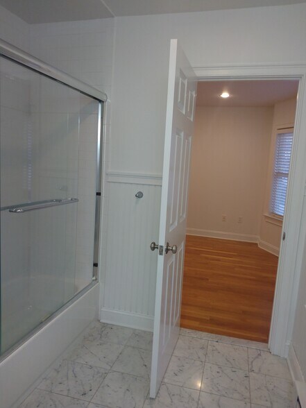 Building Photo - 17 Lincoln Ave