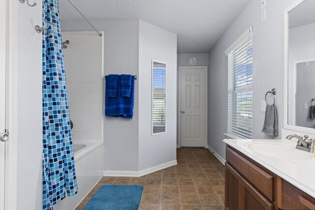 Building Photo - 29326 Legends Green Dr