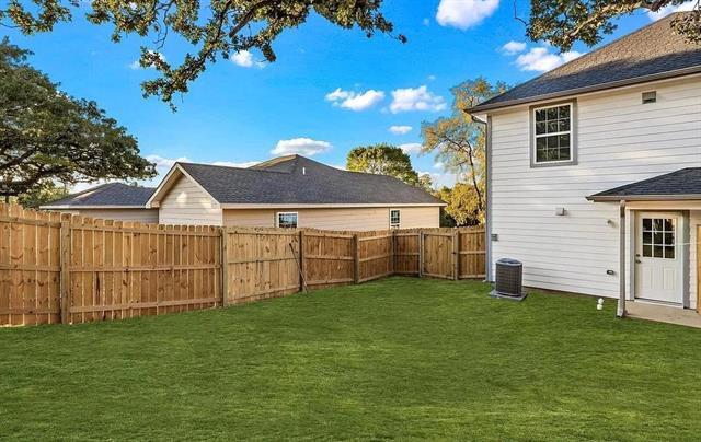 Building Photo - 406 E Elm St