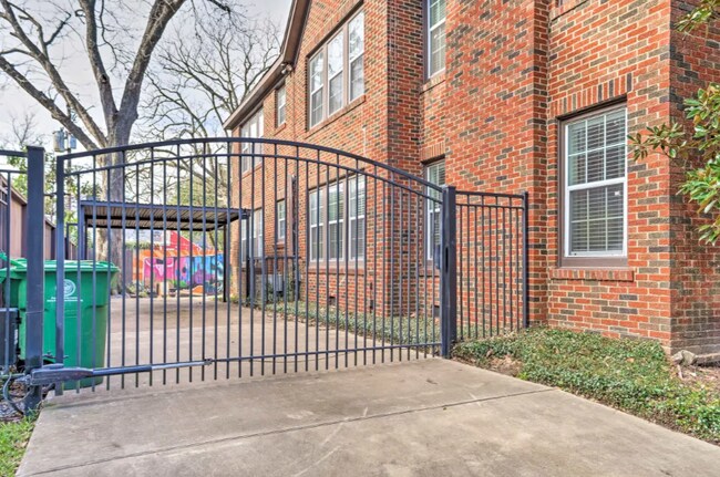 Building Photo - 2406 Arbor St