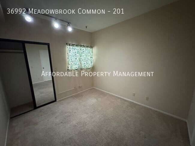 Building Photo - 36992 Meadowbrook Common