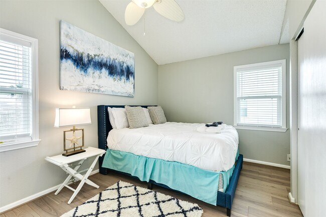 Building Photo - 16614 Bermuda Way