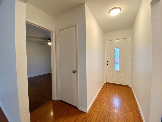 Building Photo - 2311 Dovehill Dr