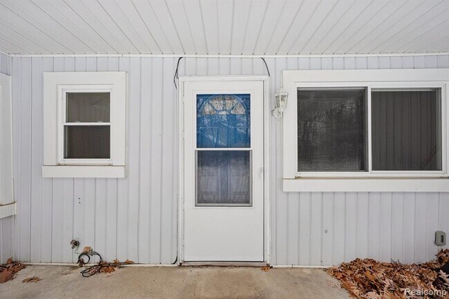 Building Photo - 2266 Newberry Rd