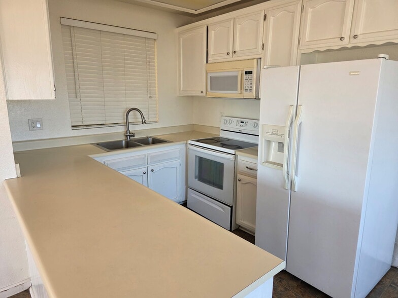 Building Photo - 32200 Cathedral Canyon Dr