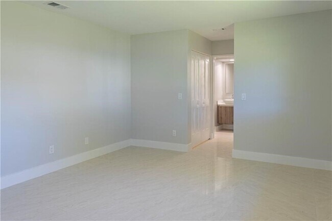 Building Photo - 5740 36th Pl