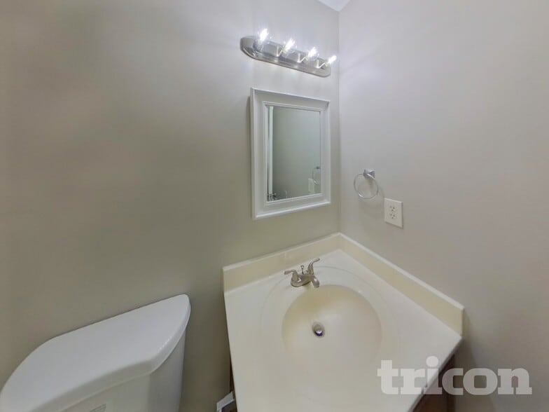 Building Photo - 701 Barbee Farm Dr