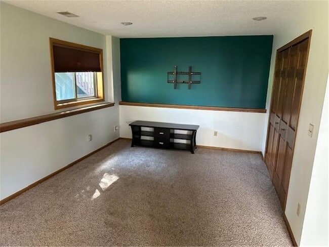Building Photo - 698 Hanover Ct