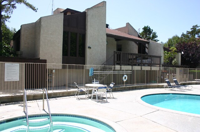 Building Photo - 1109 Summertime Ln