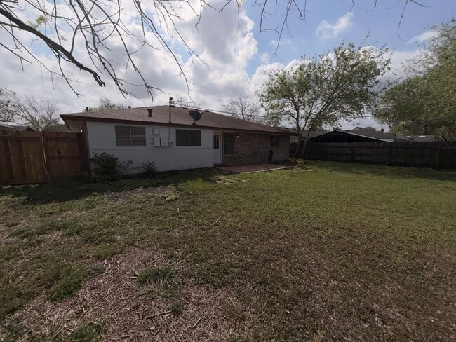 Building Photo - 5313 Carriage Ln