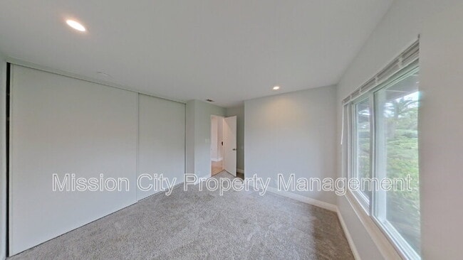 Building Photo - 622 Pine Spring Ln