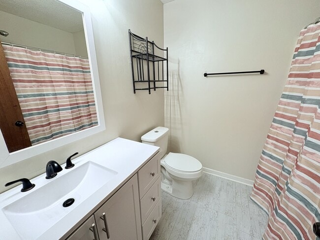 Building Photo - 127 Cedar Creek Cir
