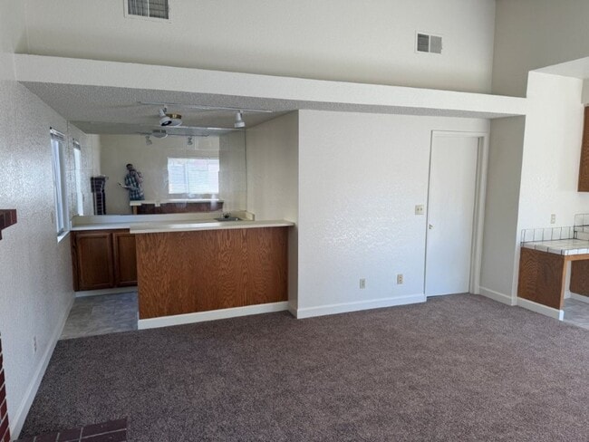 Building Photo - Browns Valley 3 Bedroom 2.5 Bath 2 Story w...