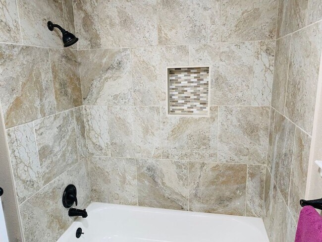 Building Photo - $2,295 Shaw & Fowler, 4 Bedroom Home - Ral...