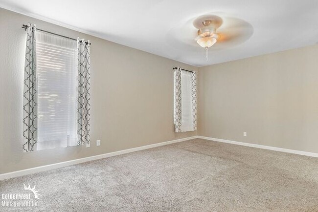 Building Photo - Beautiful 4Bdm 2Ba Two-Story Home with Poo...