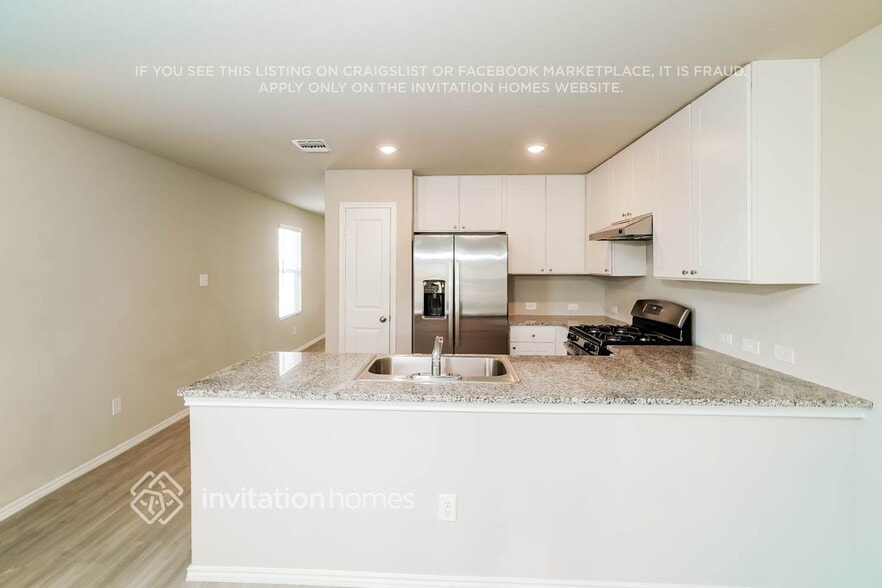 Building Photo - 5747 Leon Pl