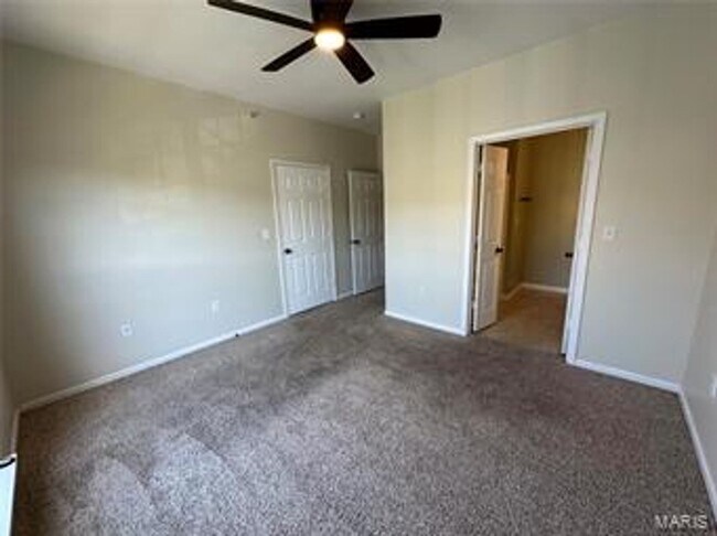 Building Photo - Beautiful Condo in Mehlville