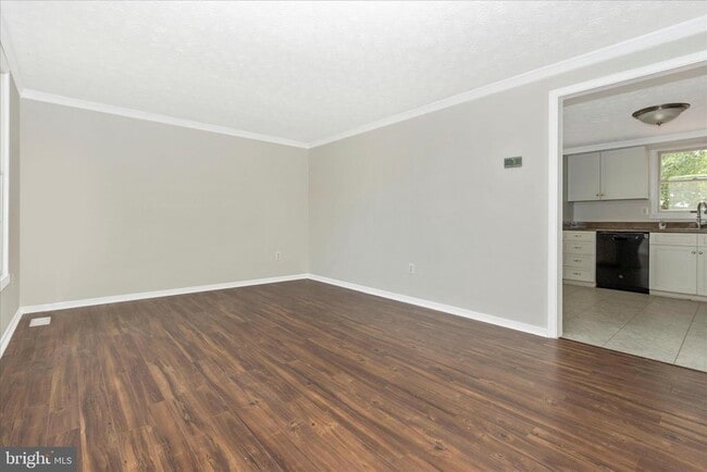 Building Photo - 207 Contour Rd