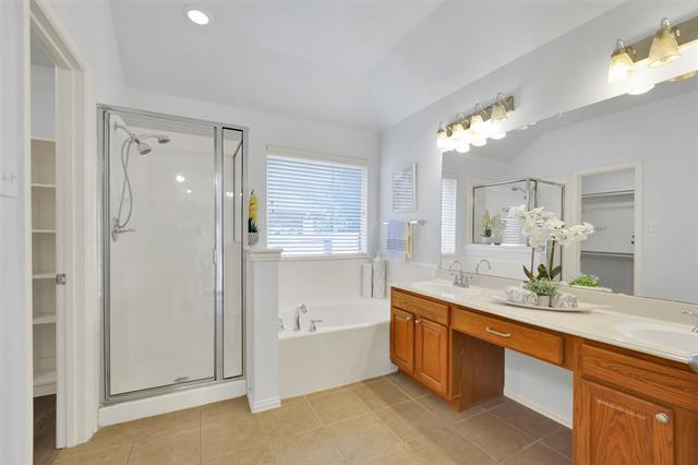 Building Photo - 2309 Trickling Creek Dr