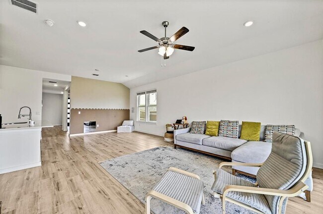 Building Photo - 2037 Wilsons Warbler Dr
