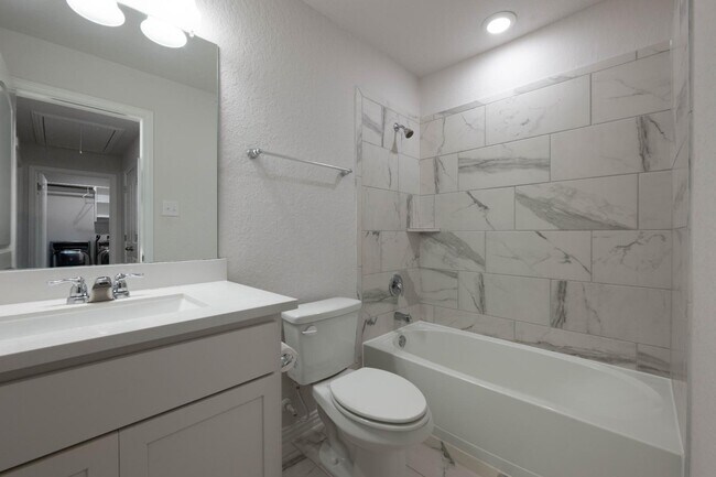 Building Photo - 2089 Egret Ave