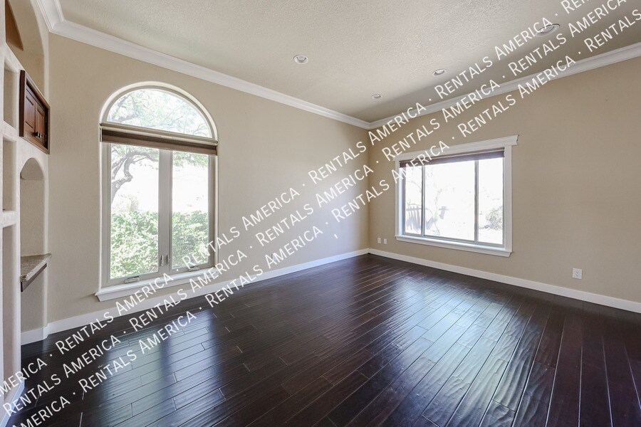 Building Photo - 15811 E Richwood Ave