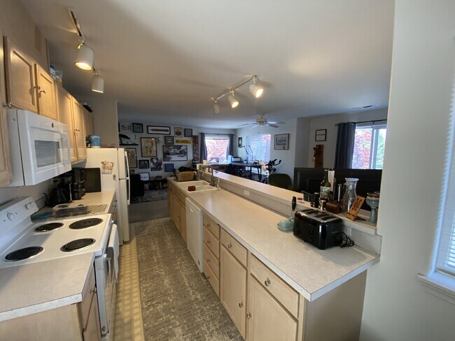 Building Photo - Quiet Corner Townhome | 2 Bed + 2 Bath | Spacious Bedrooms | Pet Friendly | W/D | $1,900/mo