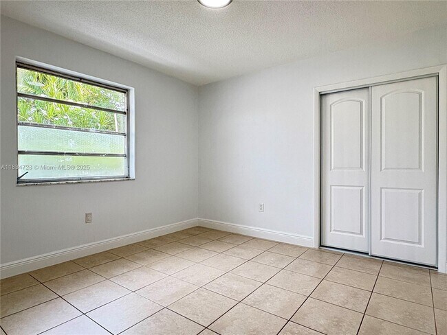Building Photo - 1434 SW 22nd Ave