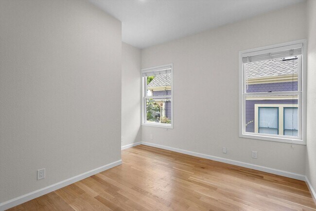 Building Photo - 2026 San Antonio Ave