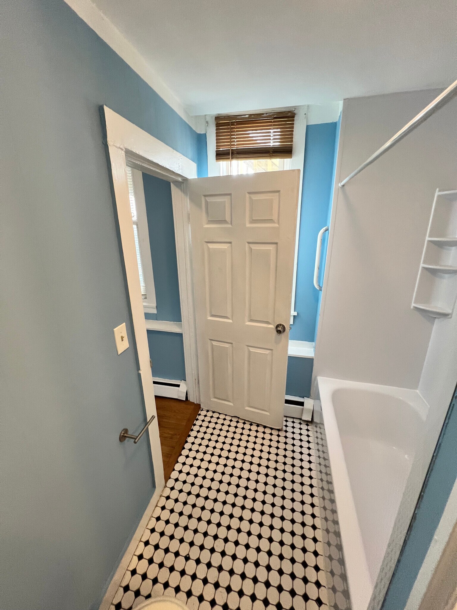 Building Photo - 12 Webster St