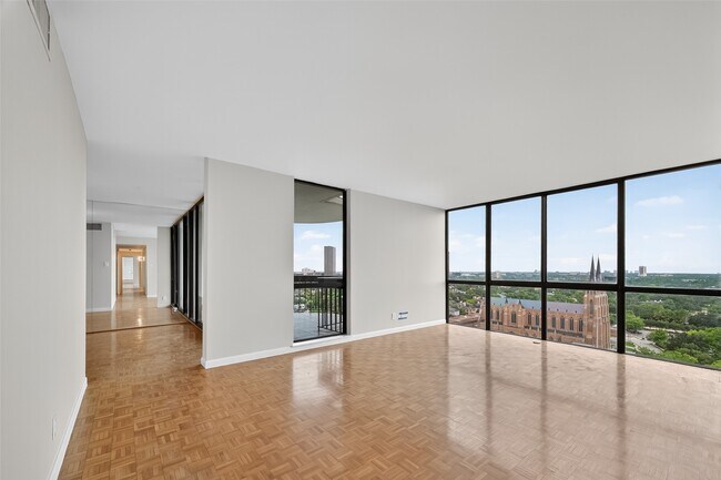 Building Photo - 5001 Woodway Dr