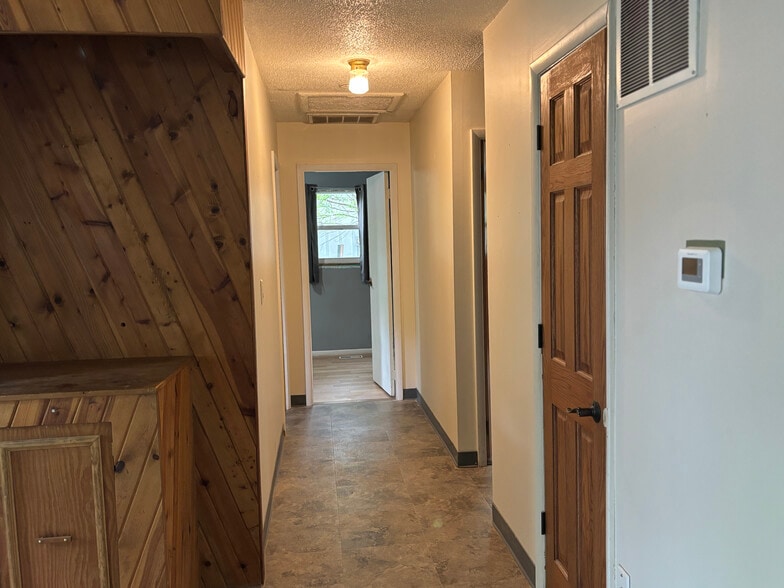 Building Photo - 2417 E Green St