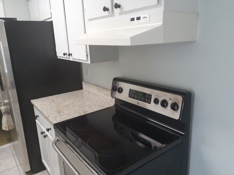 Building Photo - 3910 NW Cinnamon Tree Cir