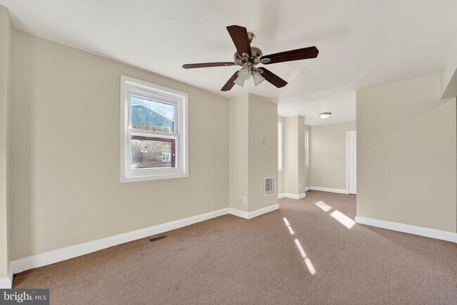Building Photo - 3544 4th St