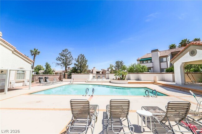 Building Photo - 363 Seine Way