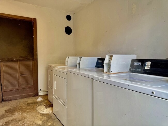 Building Photo - 1000 Heights Blvd