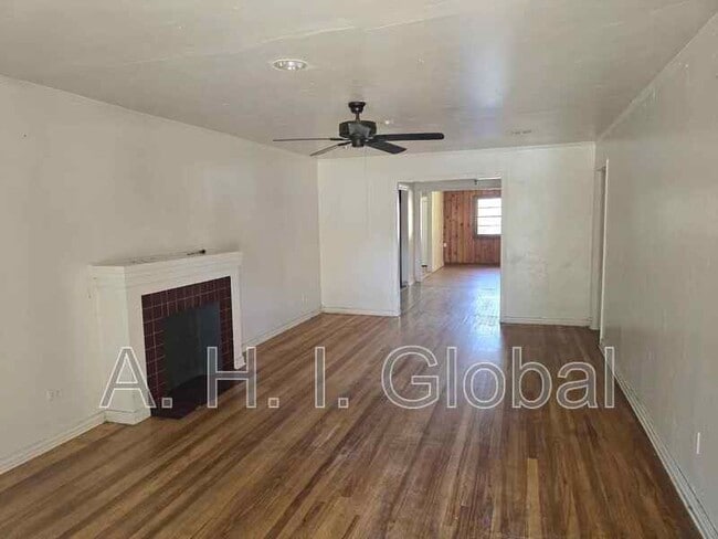 Building Photo - 4222 SW 11th Ave