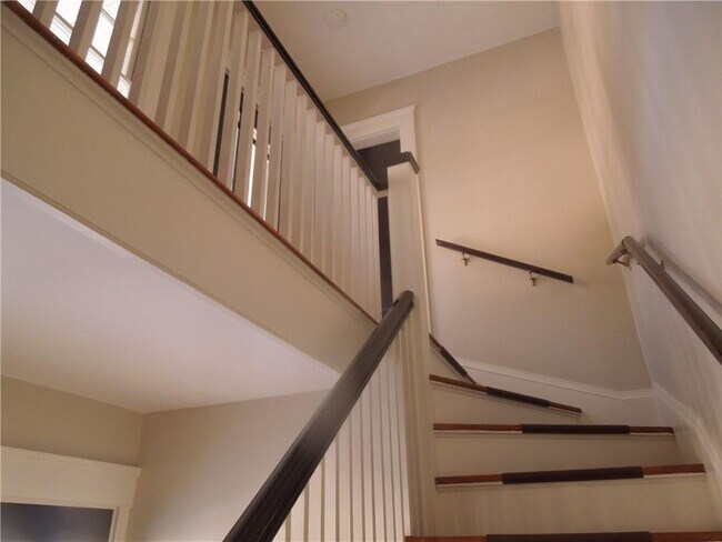 Building Photo - 44 Gentian Ave