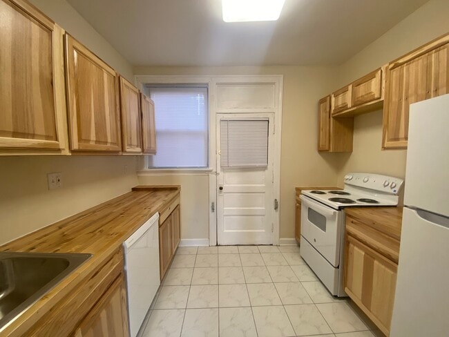 Building Photo - 1341 W Touhy Ave