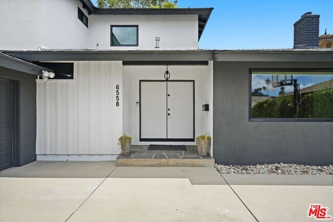 Building Photo - 6558 Lasaine Ave