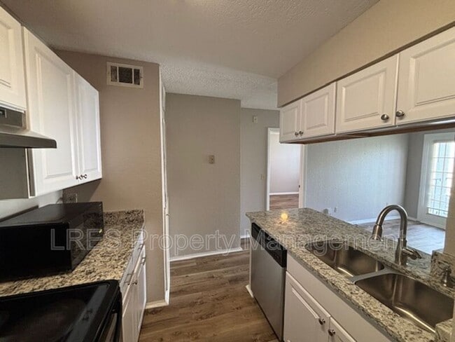 Building Photo - 2550 N Alafaya Trail