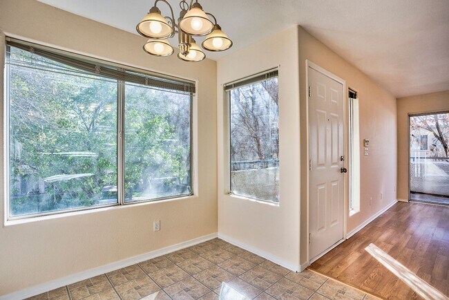 Building Photo - 2 Bed, 2 Bath Beautiful condo available now!