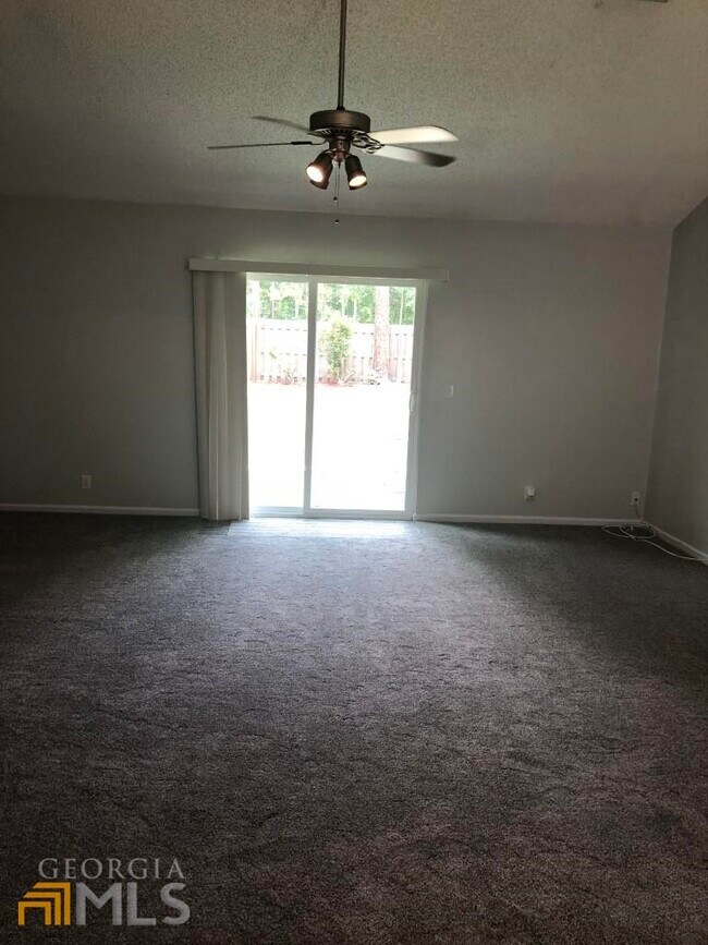 Building Photo - 304 McQueen Cir