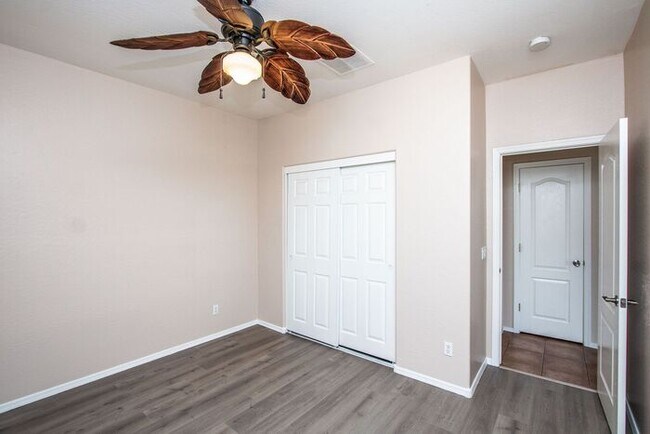 Building Photo - 5Bedroom/3Bath San Tan Vally Home!