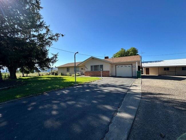 Primary Photo - 5842 Henley Rd