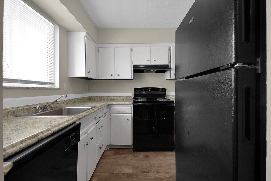 Building Photo - 2407 Belcher Dr