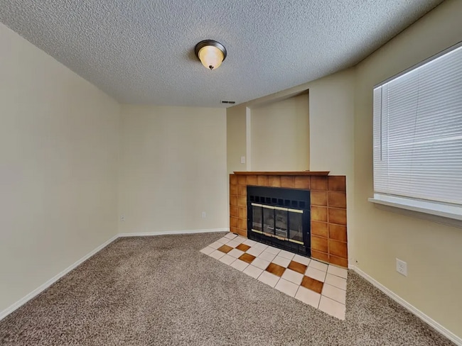 Building Photo - 3473 Foxridge Dr