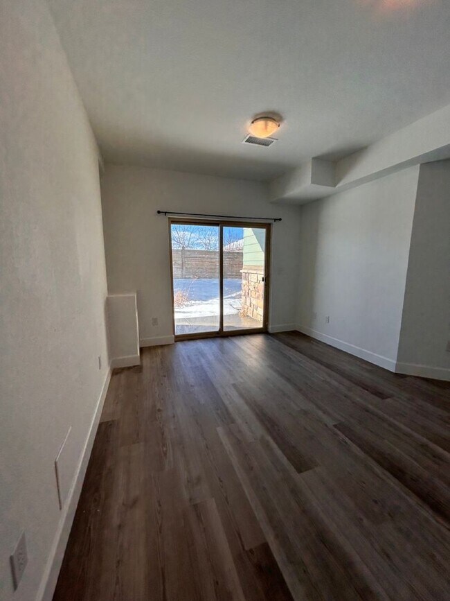 Building Photo - Spacious 3 Bedroom, 3 Bath Townhome located in Arapahoe County available for Summer Move In for t...