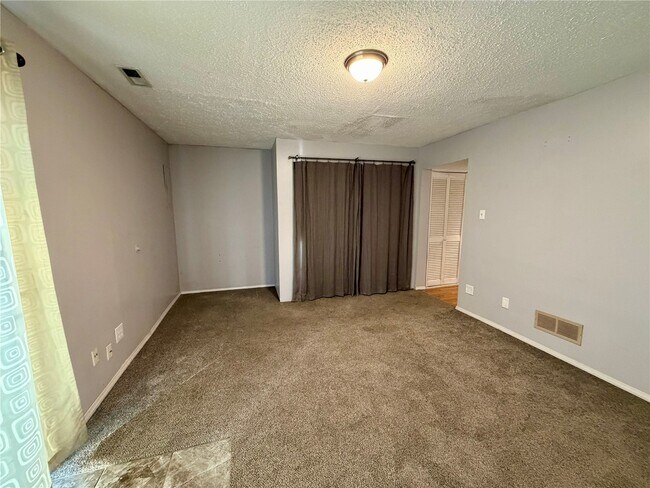 Building Photo - 895 Delray Dr